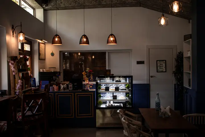 A restaurant dining room